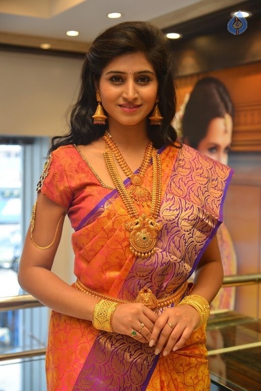 Shamili Latest Gallery - 15 / 30 photos