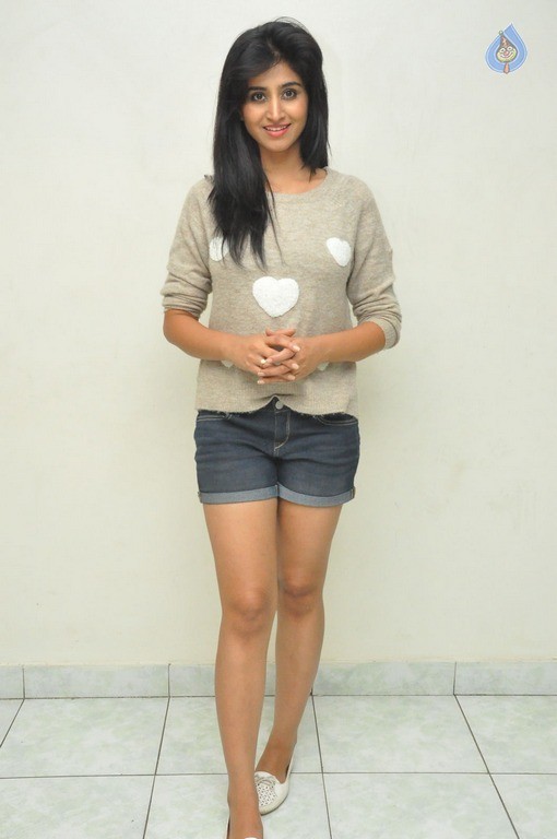 Shamili Latest Images - 16 / 37 photos