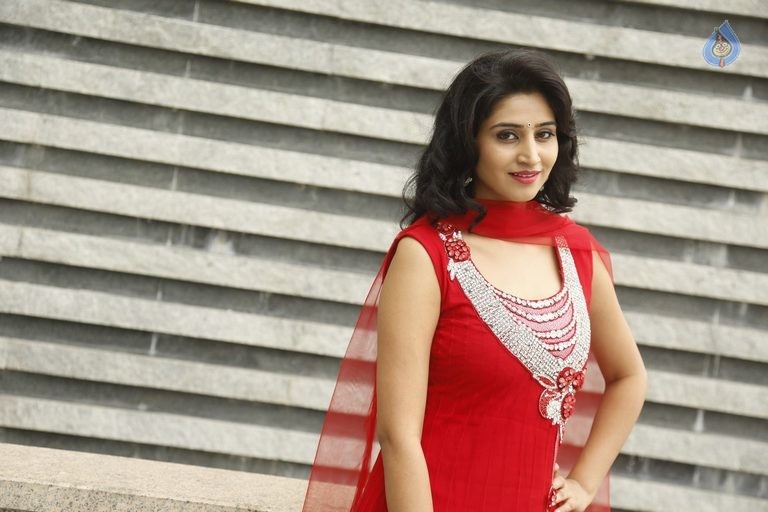 Shamili Latest Images - 32 / 61 photos