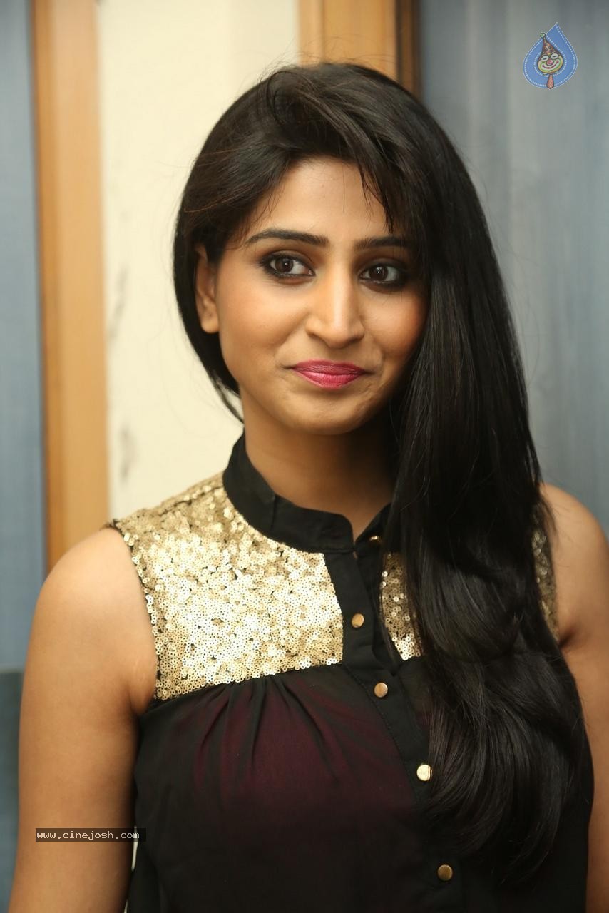 Shamili Latest Photos - 26 / 64 photos