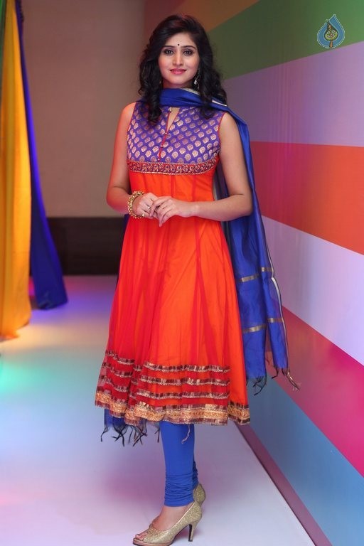 Shamili Latest Photos - 15 / 30 photos