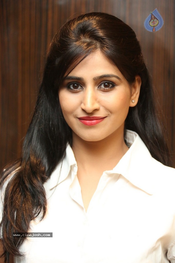 Shamili New Gallery - 18 / 72 photos