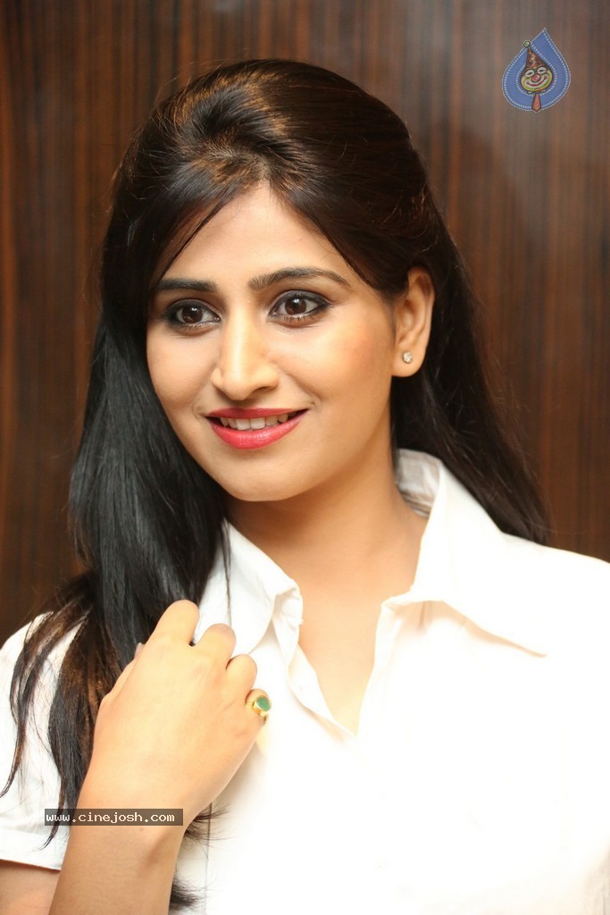 Shamili New Gallery - 39 / 72 photos