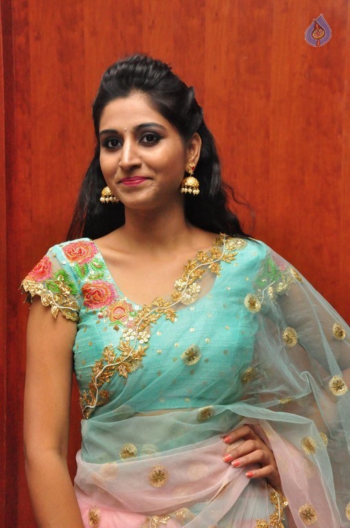 Shamili New Gallery - 22 / 30 photos