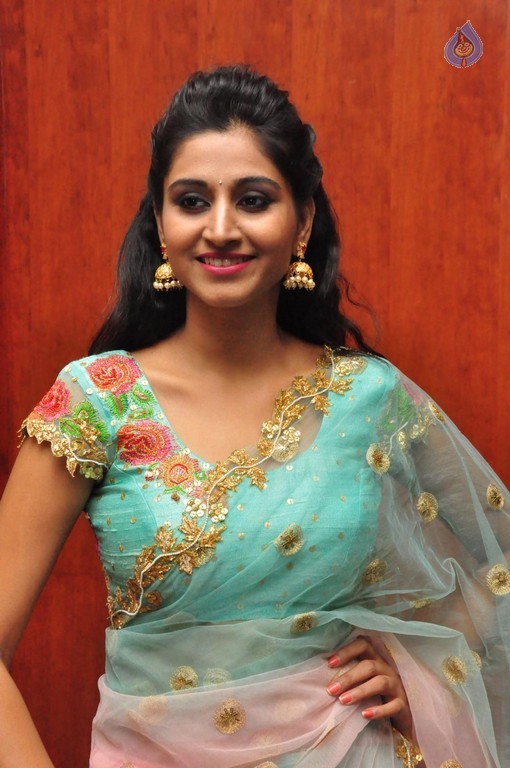 Shamili New Gallery - 25 / 30 photos