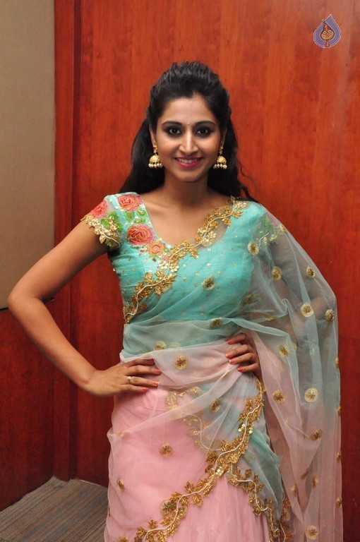 Shamili New Gallery - 26 / 30 photos