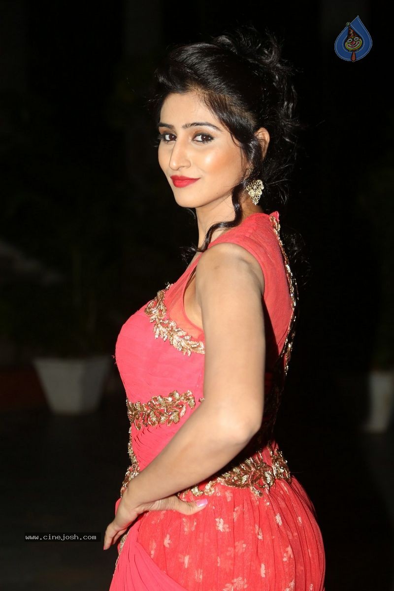 Shamili New Photos - 28 / 47 photos