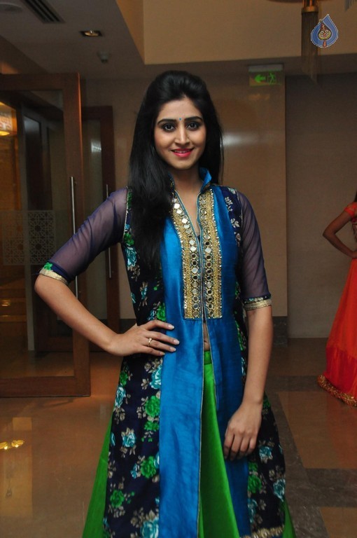 Shamili New Pics - 2 / 31 photos