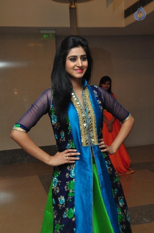 Shamili New Pics - 4 / 31 photos