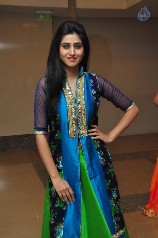 Shamili New Pics - 5 / 31 photos