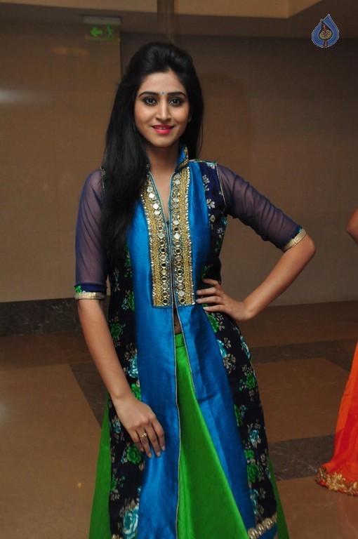 Shamili New Pics - 6 / 31 photos