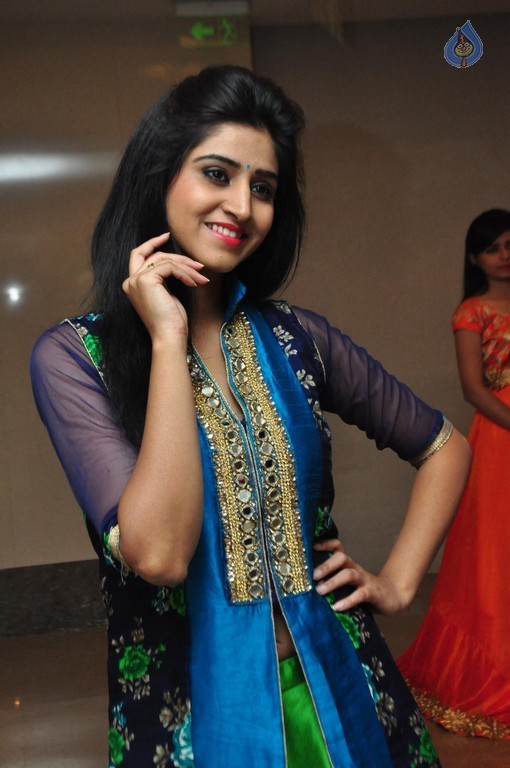 Shamili New Pics - 10 / 31 photos