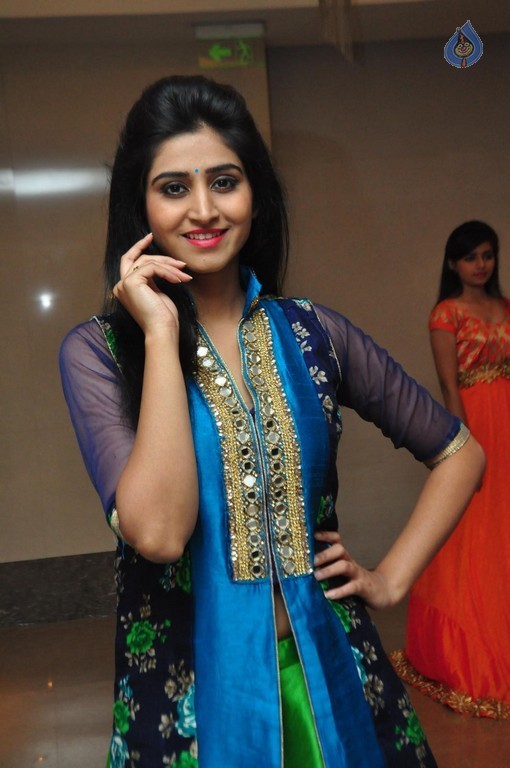 Shamili New Pics - 13 / 31 photos