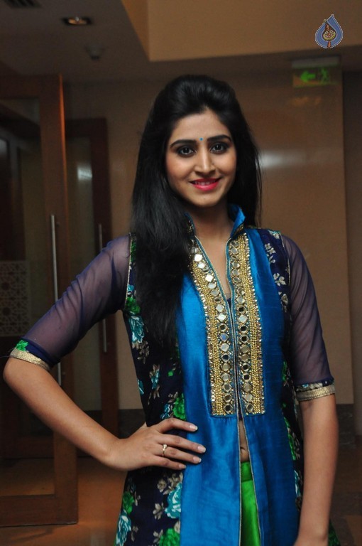 Shamili New Pics - 14 / 31 photos