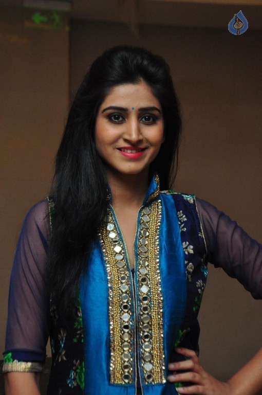 Shamili New Pics - 18 / 31 photos