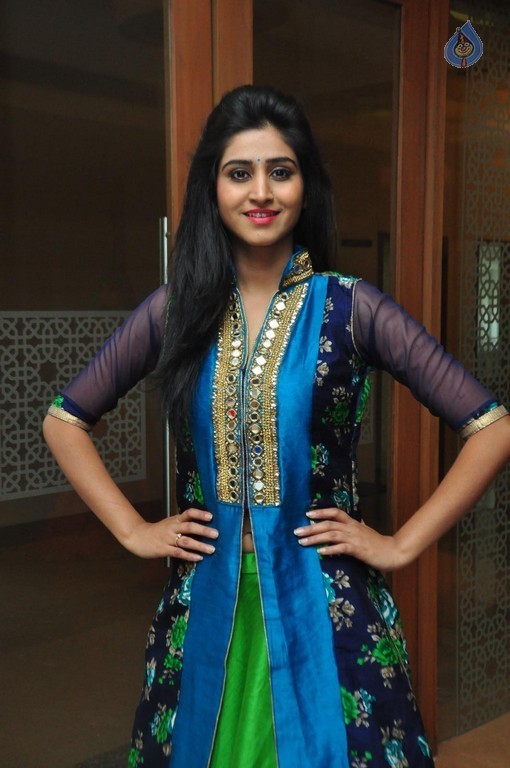 Shamili New Pics - 20 / 31 photos