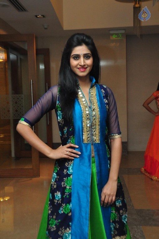 Shamili New Pics - 23 / 31 photos