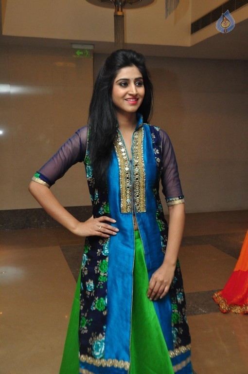 Shamili New Pics - 24 / 31 photos