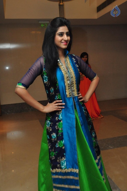 Shamili New Pics - 28 / 31 photos