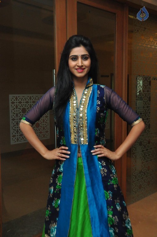 Shamili New Pics - 30 / 31 photos