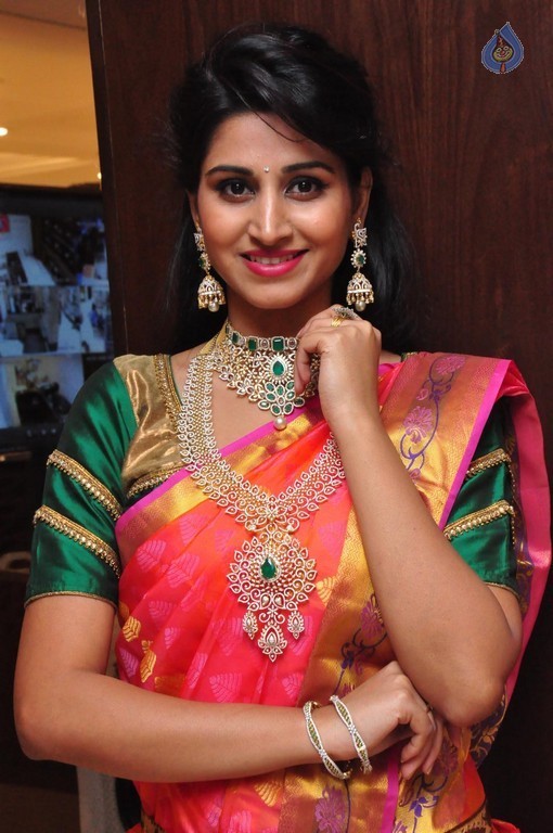 Shamili New Pics - 5 / 29 photos