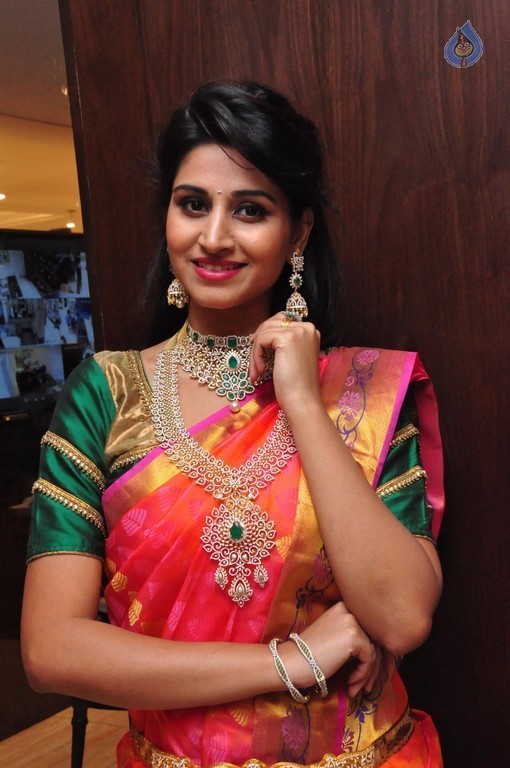 Shamili New Pics - 14 / 29 photos