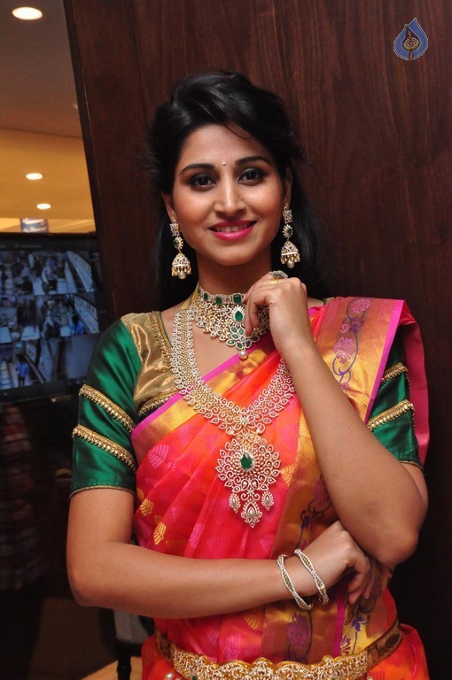 Shamili New Pics - 15 / 29 photos