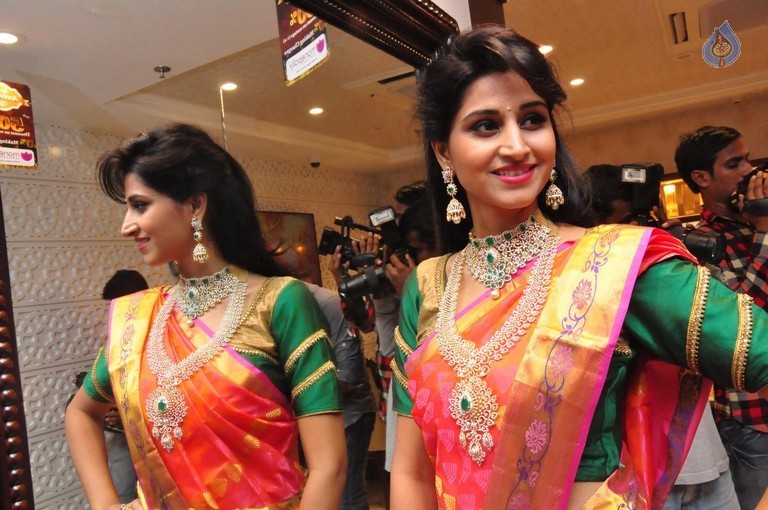 Shamili New Pics - 17 / 29 photos