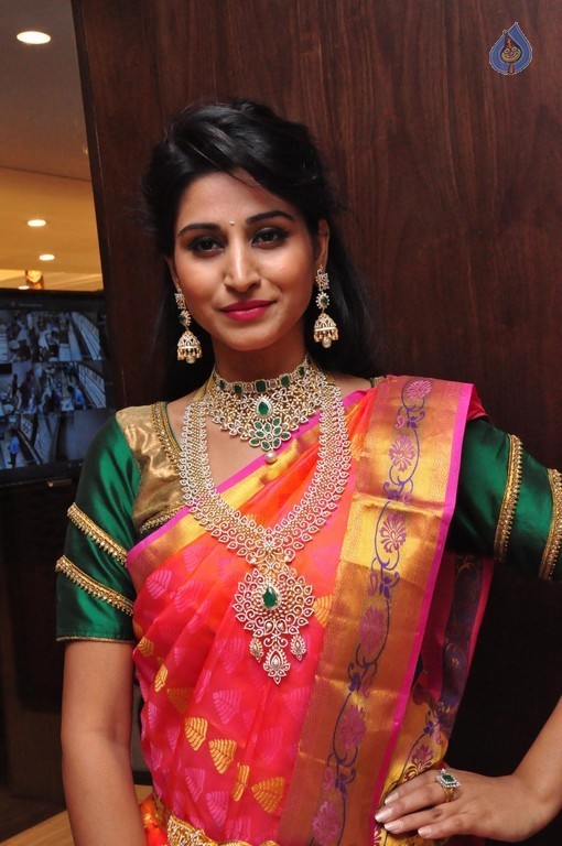 Shamili New Pics - 18 / 29 photos