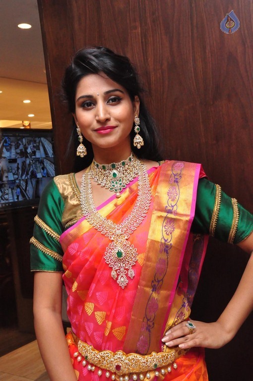 Shamili New Pics - 25 / 29 photos