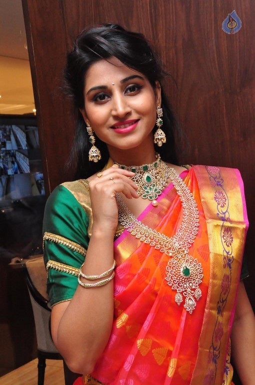 Shamili New Pics - 26 / 29 photos