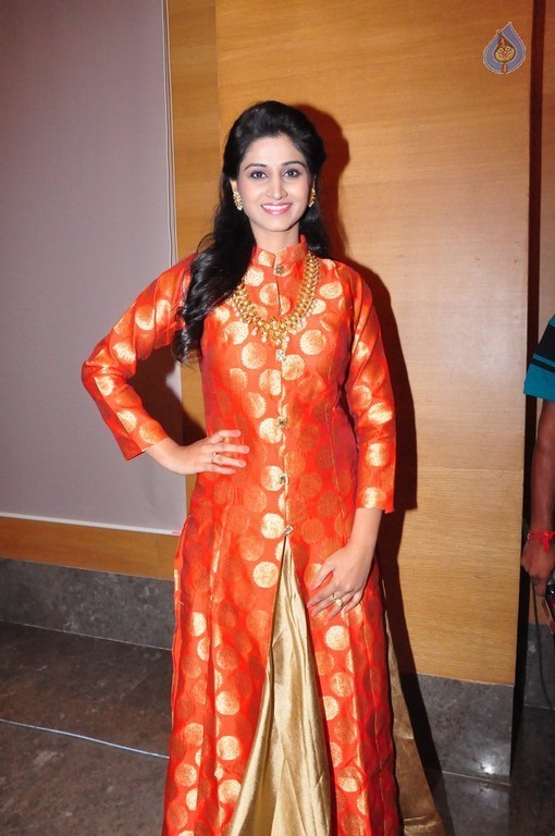 Shamili New Stills - 4 / 35 photos