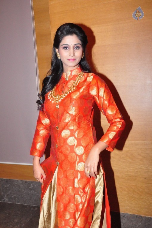 Shamili New Stills - 5 / 35 photos