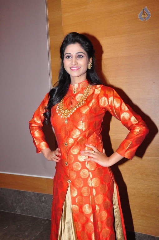 Shamili New Stills - 9 / 35 photos