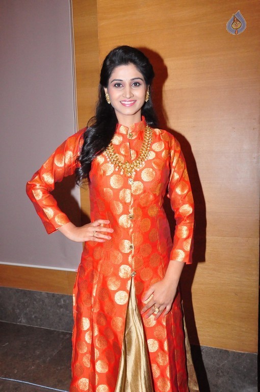 Shamili New Stills - 19 / 35 photos