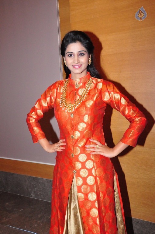 Shamili New Stills - 21 / 35 photos