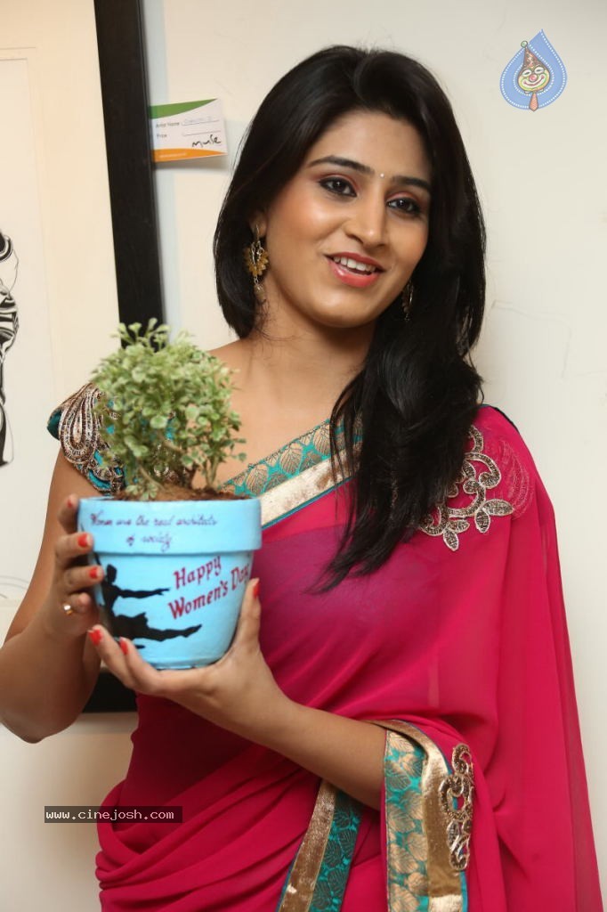 Shamili New Stills - 21 / 31 photos