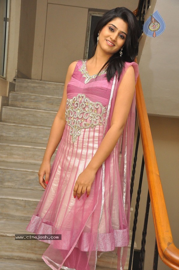 Shamili New Stills - 40 / 54 photos