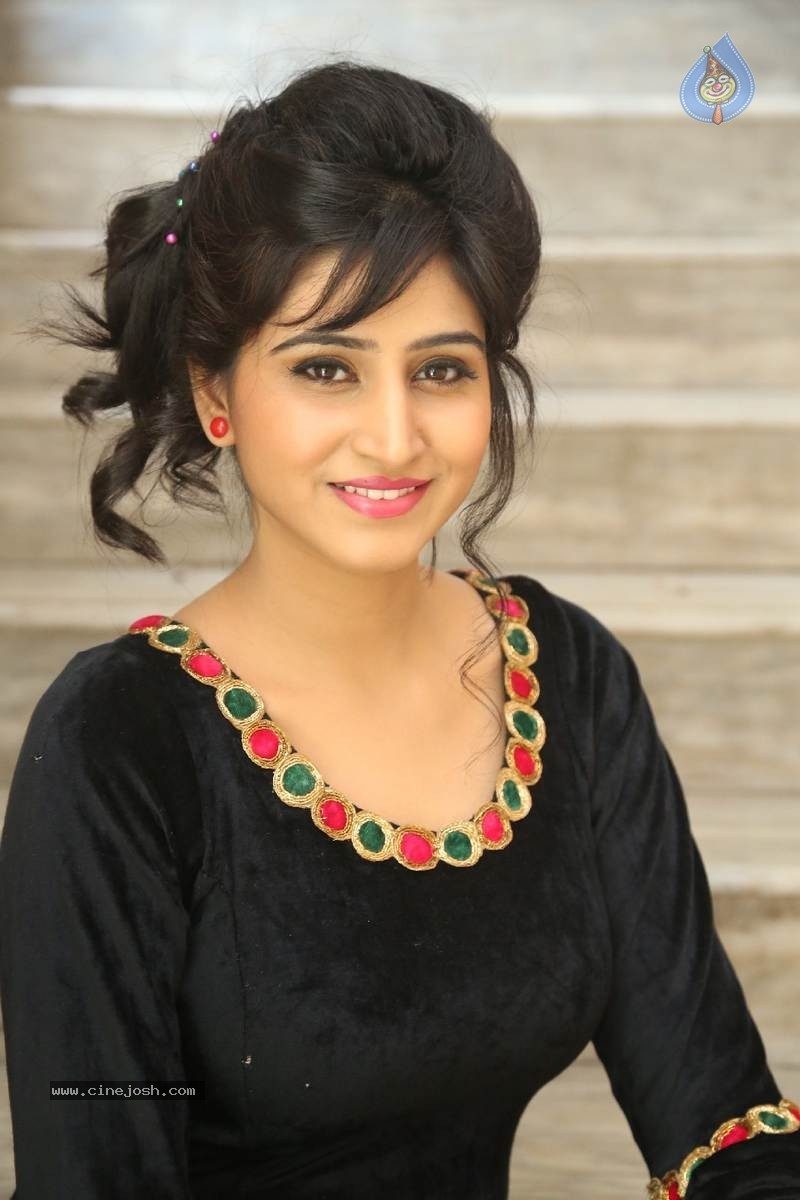 Shamili Photos - 19 / 60 photos