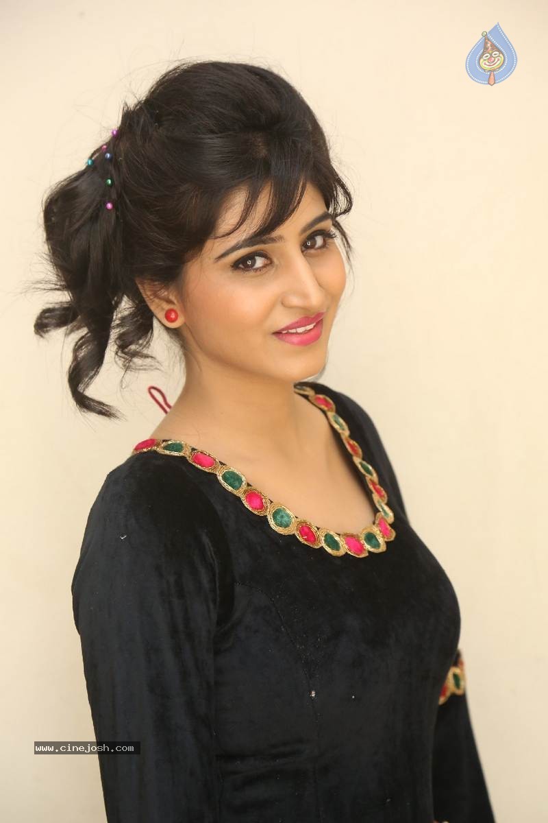 Shamili Photos - 53 / 60 photos