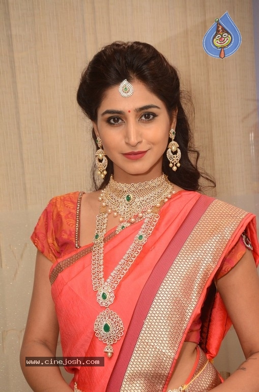 Shamili Sounderajan Images - 24 / 30 photos