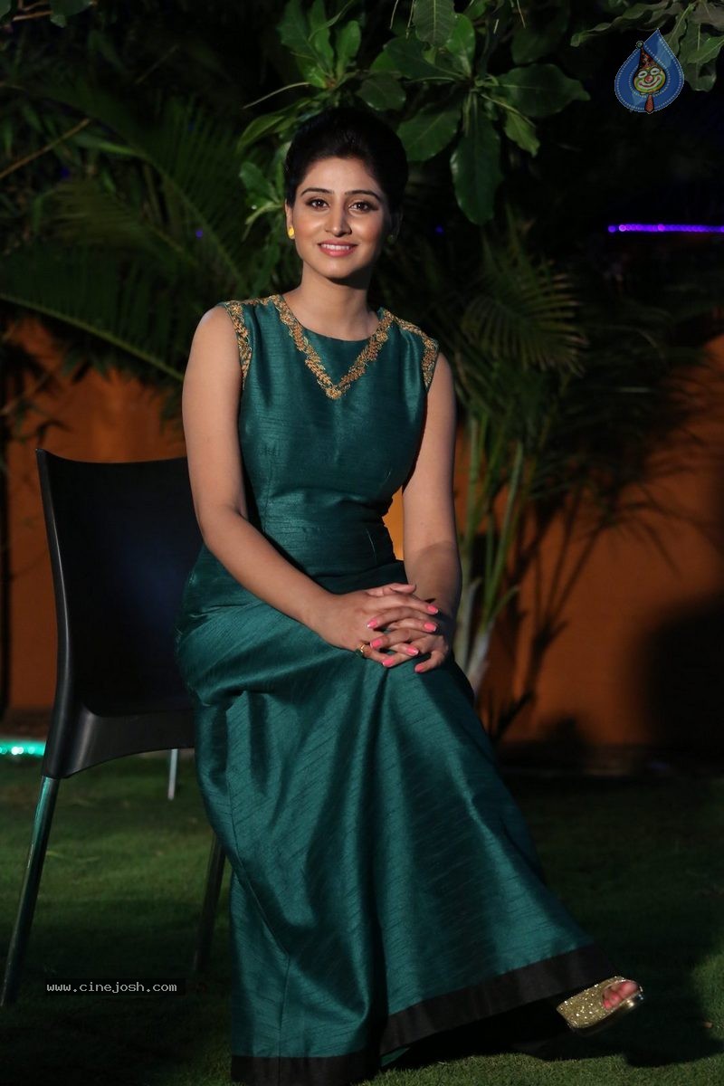 Shamili Stills - 27 / 67 photos