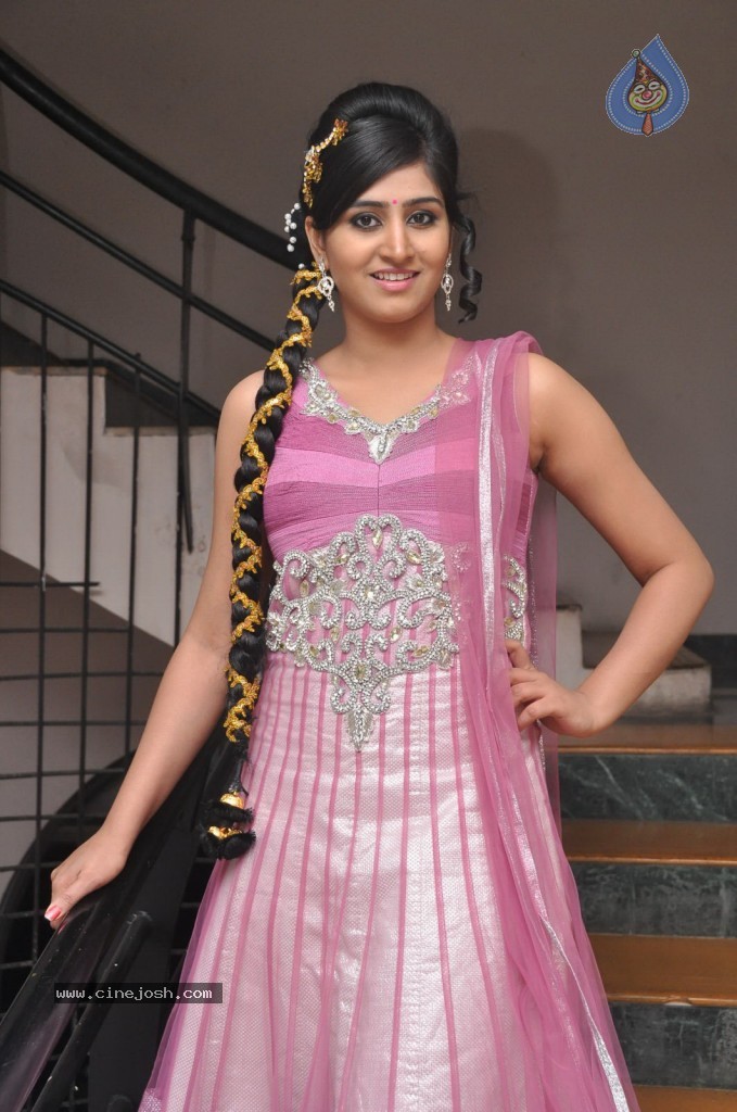 Shamili Stills - 19 / 53 photos