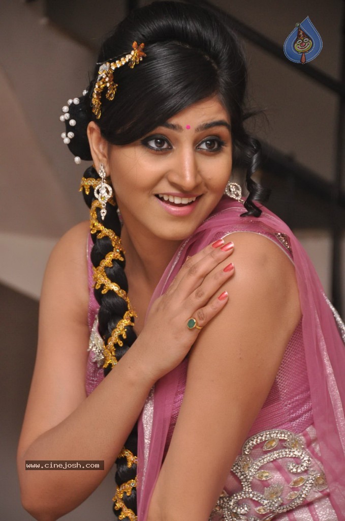 Shamili Stills - 25 / 53 photos