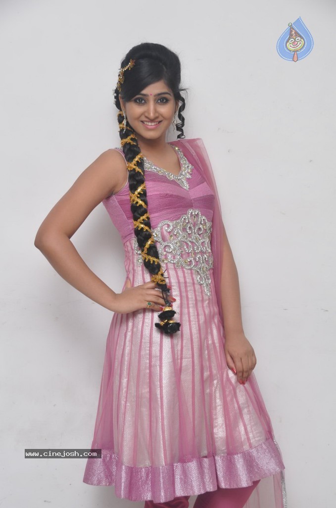 Shamili Stills - 34 / 53 photos