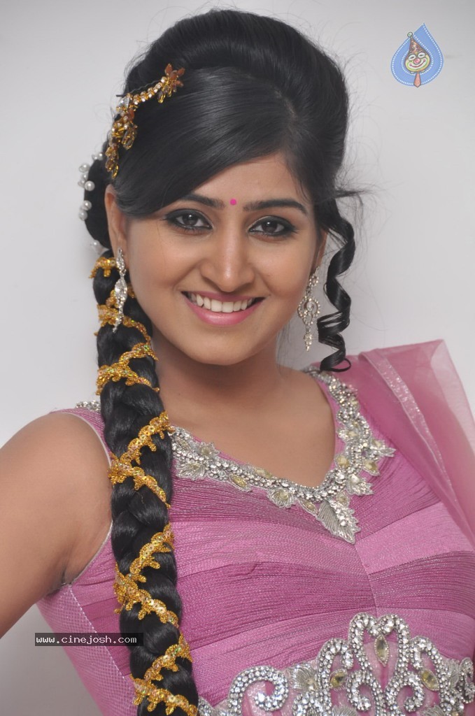 Shamili Stills - 39 / 53 photos