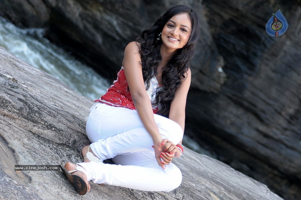 Shanvi Hot Stills - 31 / 63 photos