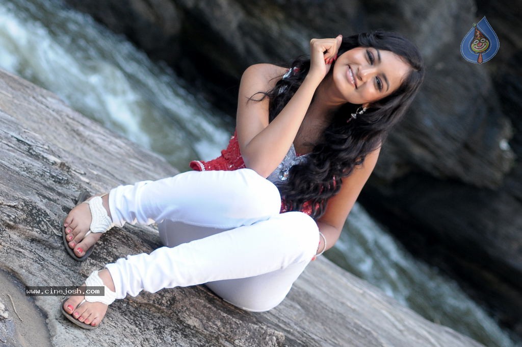 Shanvi Hot Stills - 33 / 63 photos