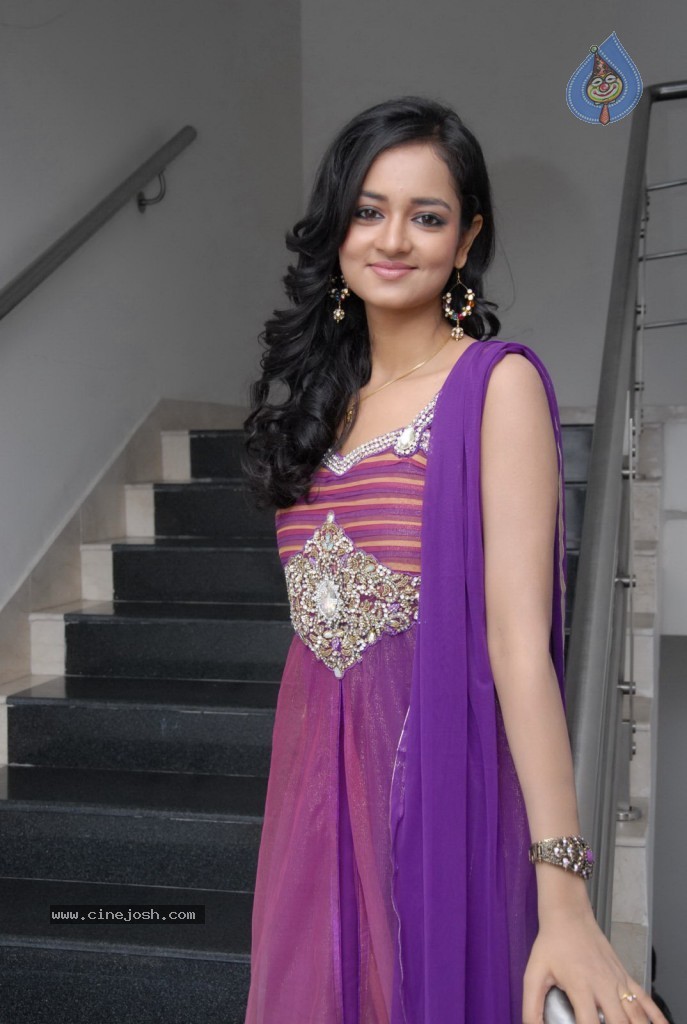 Shanvi Latest Gallery - 26 / 64 photos