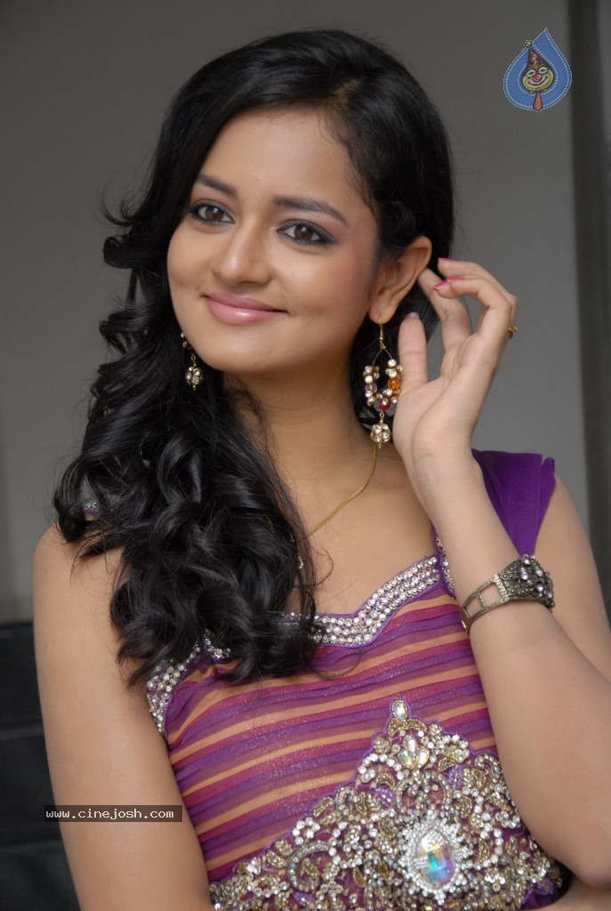 shanvi Srivastava Looks Gorgeous